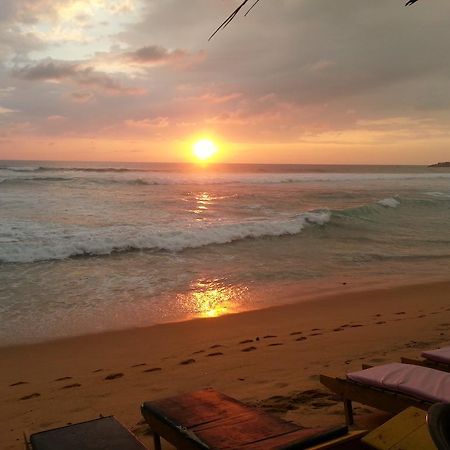 Main Reef Guest House Hikkaduwa Dış mekan fotoğraf