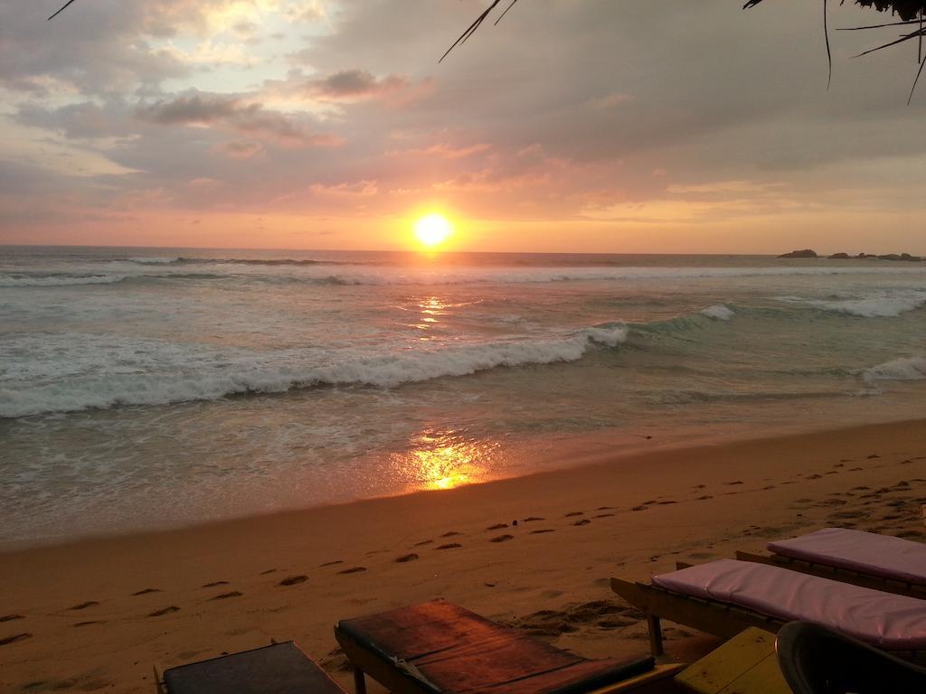 Main Reef Guest House Hikkaduwa Dış mekan fotoğraf